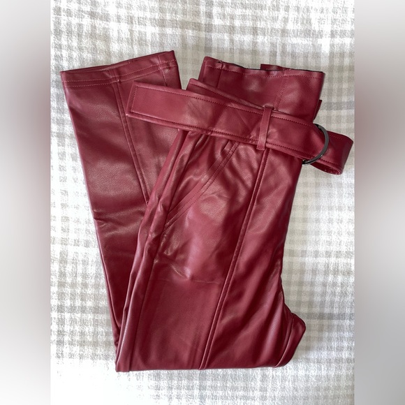 NWT VICI Livi pocketed high rise Faux leather belted pants - Picture 3 of 6